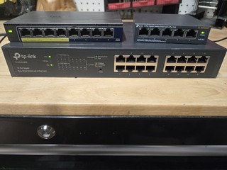 TP Link TL SG1016PE 16 porte PoE Smart Switch Netgear GS108PE TL SG1005P testato