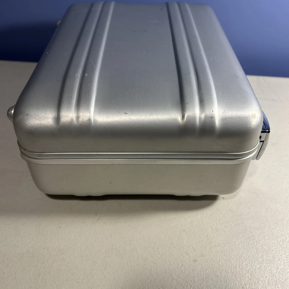 Estuche Halliburton Baby Zero 12x9x5" con Bloqueo de Llave Cámara Pistola Compatible Centurión Foto 4 de 4