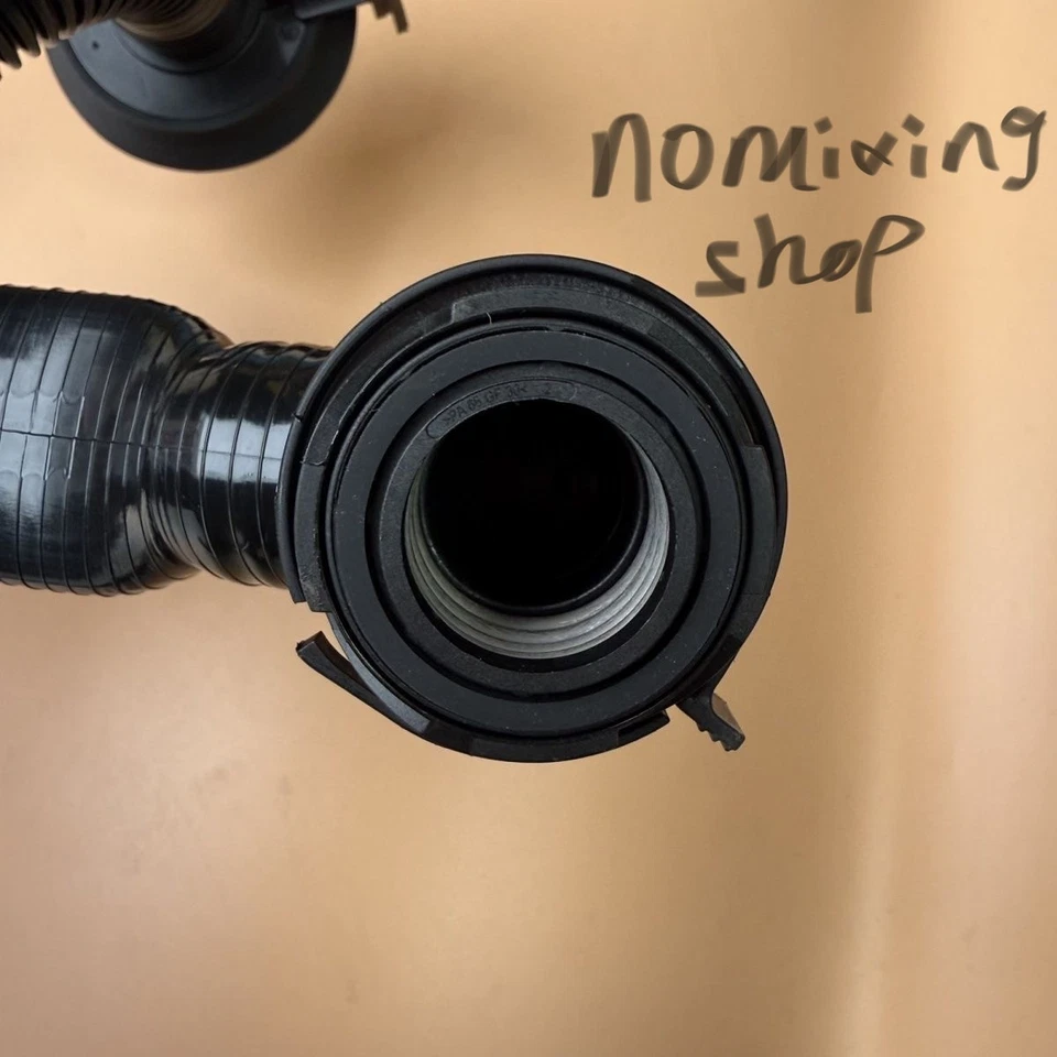 Manguera de llenado de aceite nueva 4M0115301M para Audi SQ7 SQ8 RSQ8 Urus Cayenne Bentayga 4.0T Foto 3 de 4