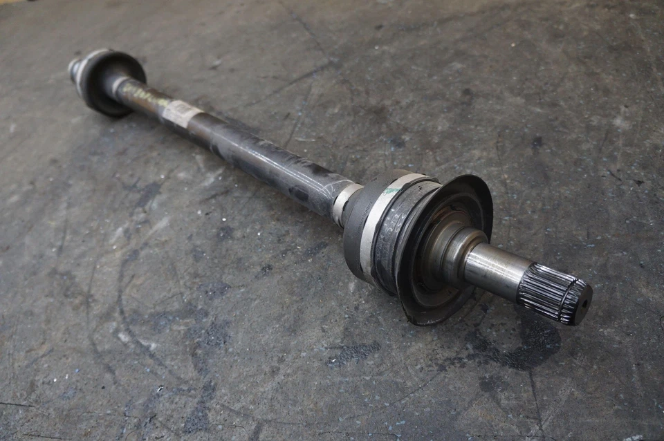 Eixo traseiro esquerdo driver CV fabricante de equipamento original 33208639457 Bmw G11 G12 7-series 740 2016-20 - Imagem 2 de 3