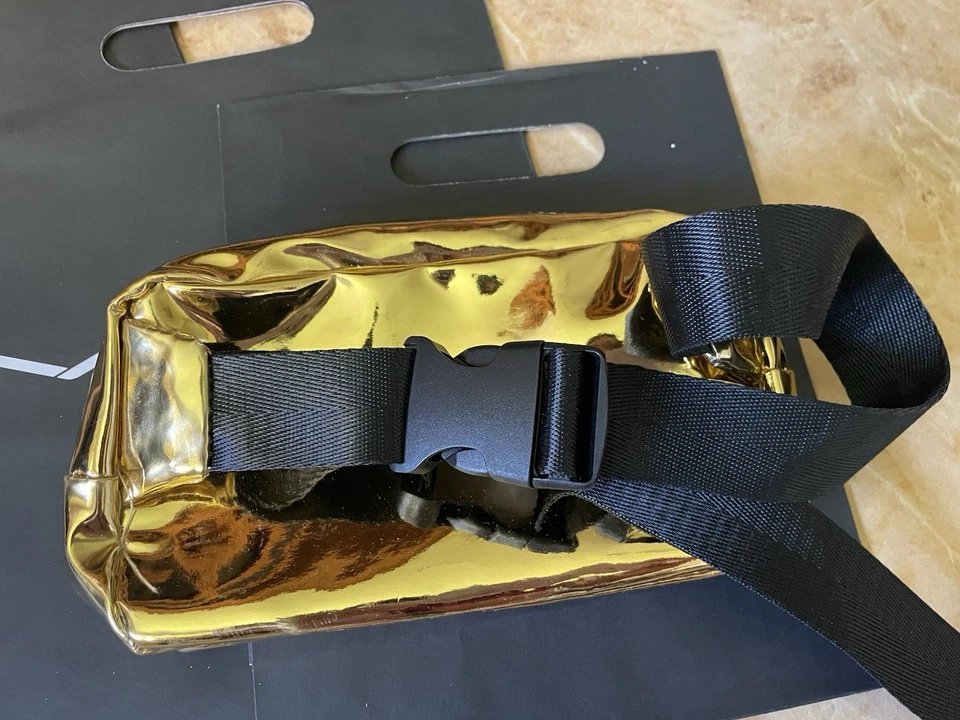 MAC Maquillaje Riñonera Dorada Brillante Desfile de Moda Reflectante + Bolsas de Regalo/ Caja Foto 4 de 4