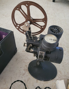 Vintage 1930s Bell & Howell Filmo 57 Home Movie Projector  16mm With Hard Case
