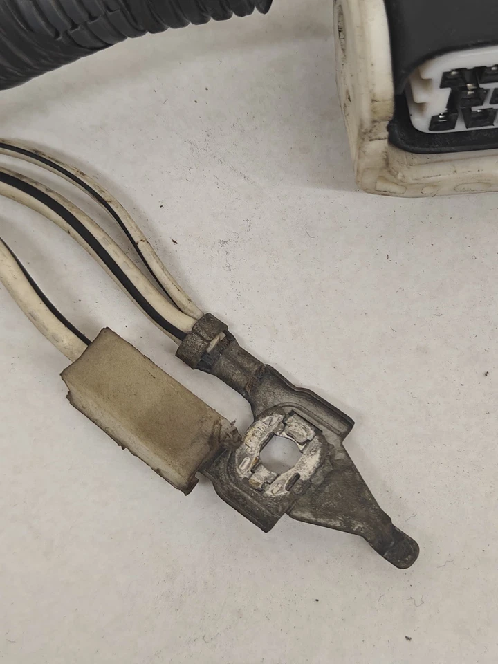 Conector de faros de pasajero derecho OEM para Lexus GS300 GS430 GS450h GS350 2006-2011 Foto 3 de 4