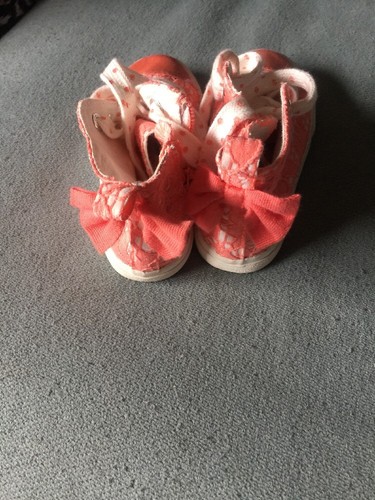 Pre Owned Girls Cat Jack Coral Pink Lace High Top Canvas Sneakers Size 9 - Picture 2 of 3