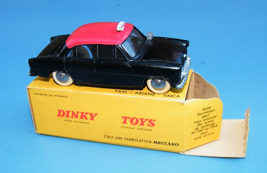 DINKY TOYS TAXI 「ARIANE」 SIMCA VINTAGE DINKY 24ZT SIMCA ARIANE TAXI MECCANO FRANCE 1960s BLACK