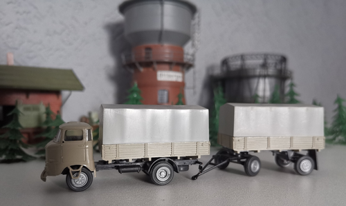 Espewe DDR-Modelle 1:87, 1x W50 Pritsche mit Plane und 1x Hängerzug mit Plane