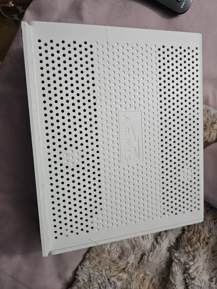 Cable módem Arris Surfboard SBG-6782-ACH - DOCSIS 3.0 8x4 con router y WiFi AP Foto 3 de 4