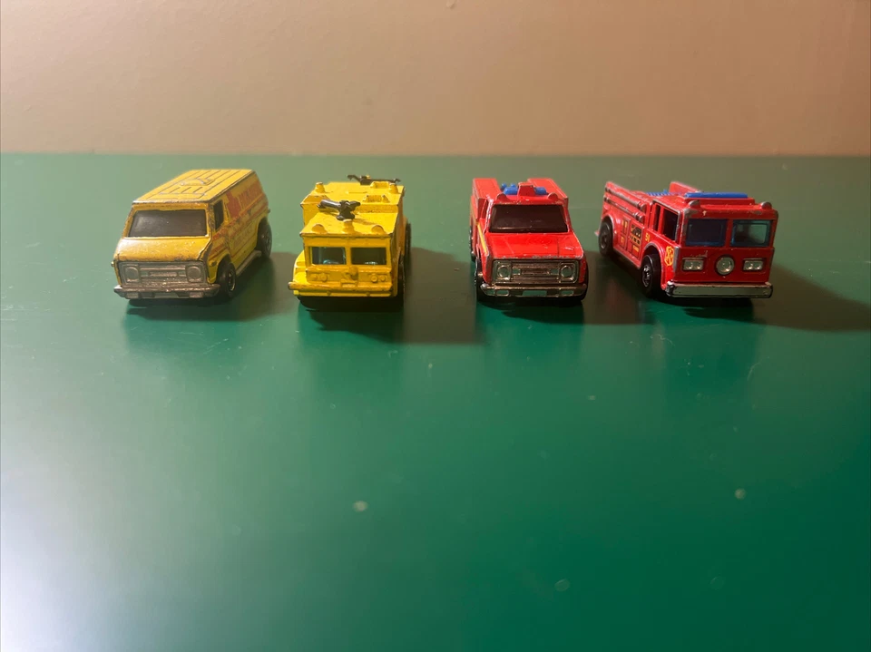 Hot Wheels Lot of 4 Vintage Blackwalls Fire Eater, Ambulance, Airport Rescue - Image 2 of 4