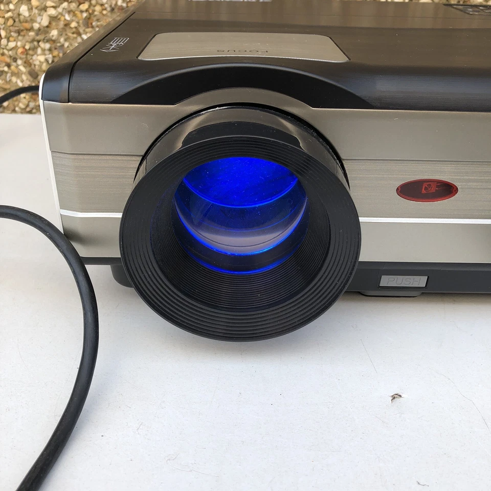 CAIWEI A8 Full HD Home Cinema Projector With Remote Control - Works Perfect - Image 2 of 4