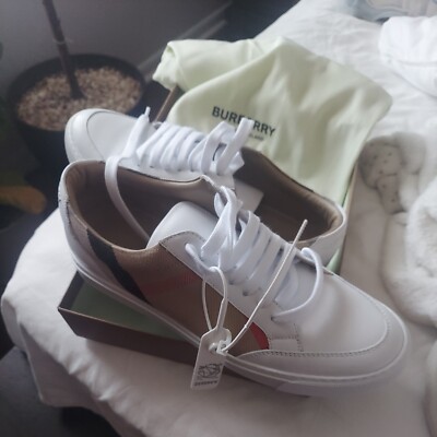 ★送料関税込★Burberry ハウスチェック NEW SALMONDスニーカー BURBERRY Beige New Salmond House Check Cotton and Leather
