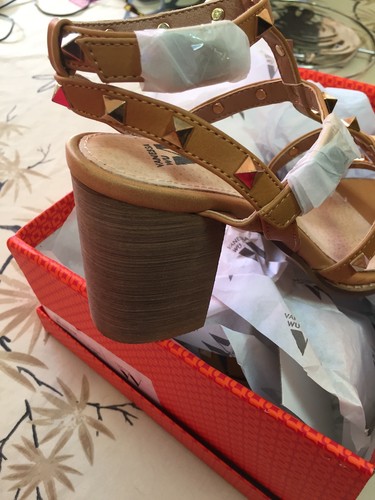 VANESSA WU été 2017 : sandales cloutées à talon, étiquetées valeur 57€ (-30%) - Picture 7 of 30