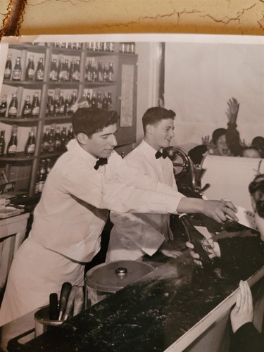 Vintage 10 x 8 Photo Photograph Soda Pop Shop Young Kids Seattle Washington WA - Picture 4 of 7