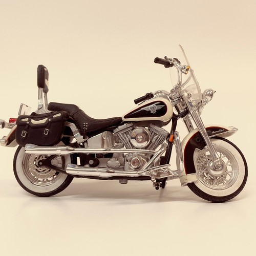 Maisto Harley Davidson 1993 FLSTN Heritage Softail Diecast 1:18 Series 14 - Picture 4 of 8