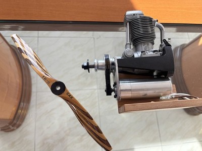 OS  MAX  FS 61  mit  montiertem   Elektrostarter