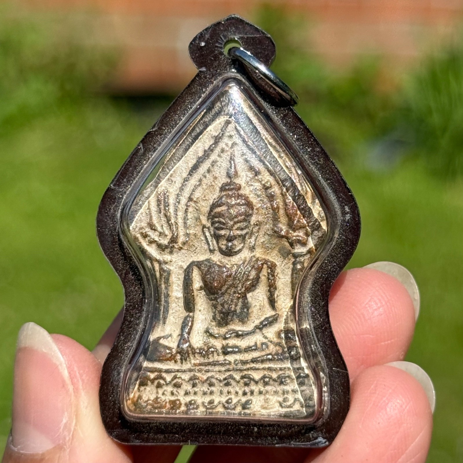 SUERTE MÁGICA COLGANTE AMULETO Talismán Monje Templo Khun Pan Bai Sema Estatua de Buda