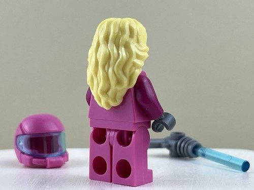 LEGO Intergalactic Girl Collectible Minifigure Series 6 - col06-13 8827 NEW - Picture 6 of 9