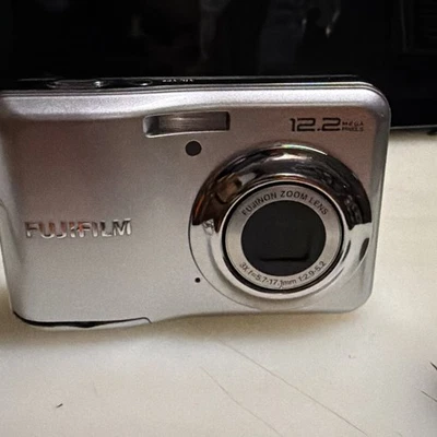 FUJIFILM FinePix A220 コンデジ Fujifilm Finepix A220 Compact 12.2MP Digital Camera Silver