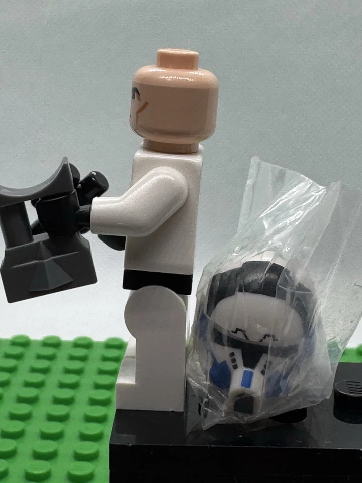 Минифигурка LEGO Star Wars: Clone Trooper Pilot 501st Sw0439 (запечатанный шлем) - Изображение 2 из 4