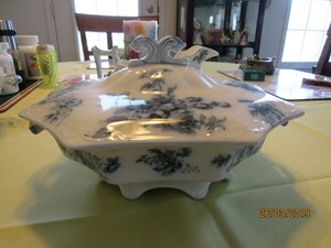 Small-Flow-Blue-Covered-Casserole-Dish