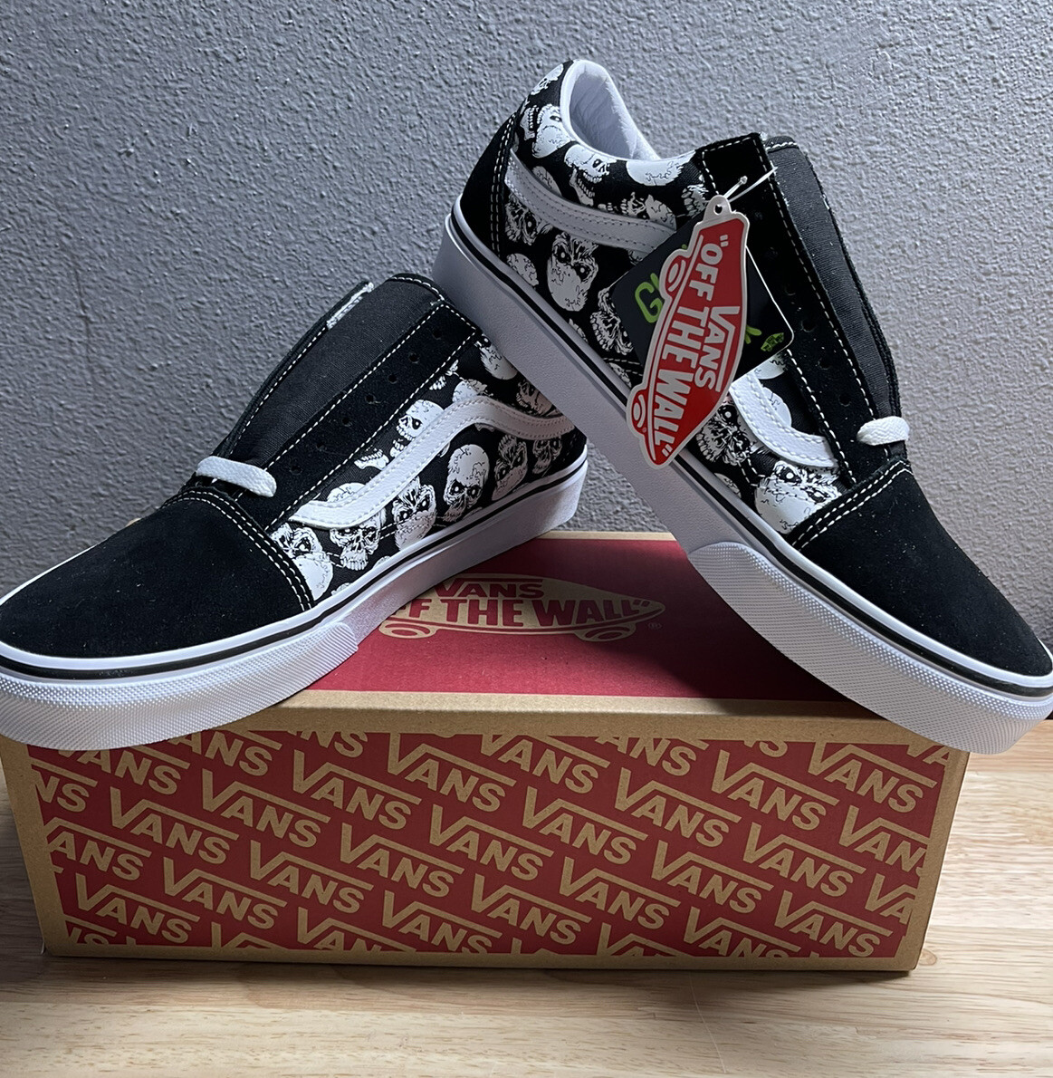 Vans Old Skool TM Glow In The Dark Skulls Skate Sneakers Vans Old Skool TM Glow In The Dark Skulls Skate Sneakers