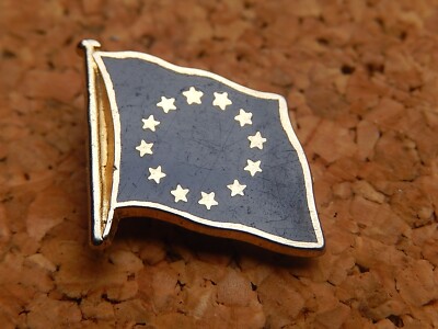 Pin's Drapeau De Montgomery (Alabama) - Broche Métal Avec Plaque Acrylique - 15x23 Mm - Clip Papillon