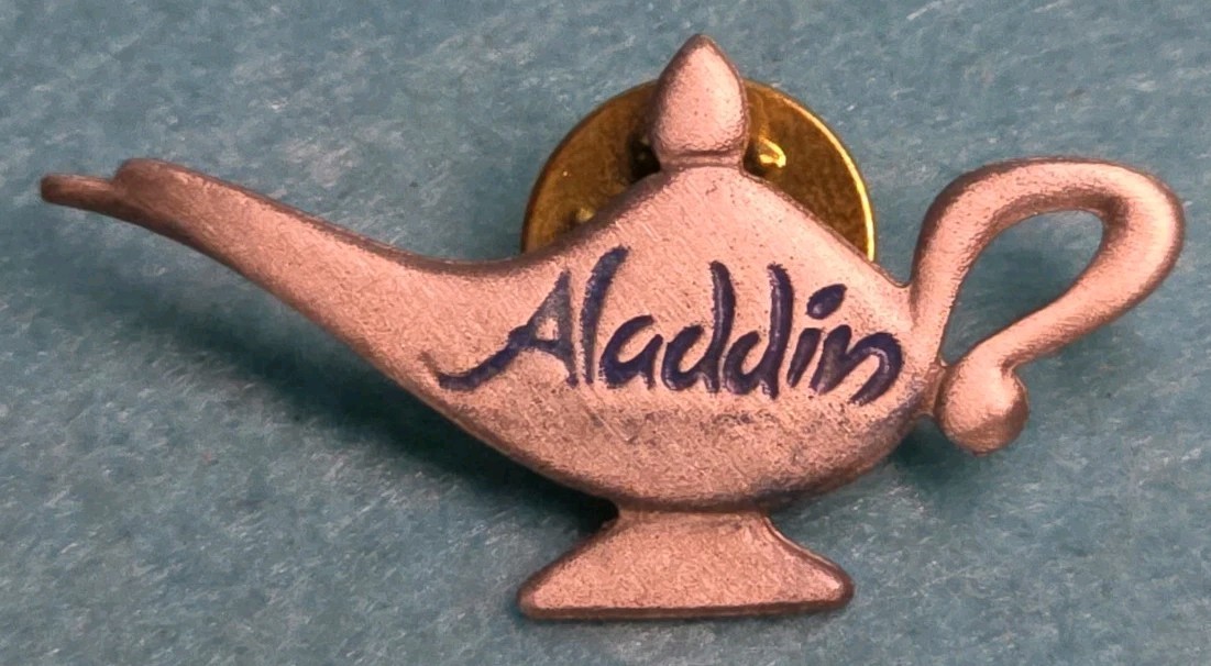 Disney Pin 1012 Aladdin Genie Lamp Silver Blue Script Cast Exclusive 1994