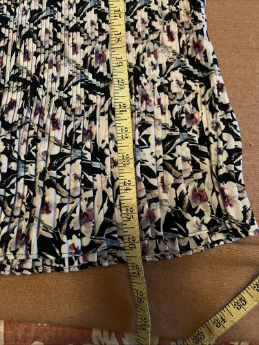 DKNY Women's Floral Pleated High Tie Neck Sleeveless Blouse Size Large - Picture 9 of 10