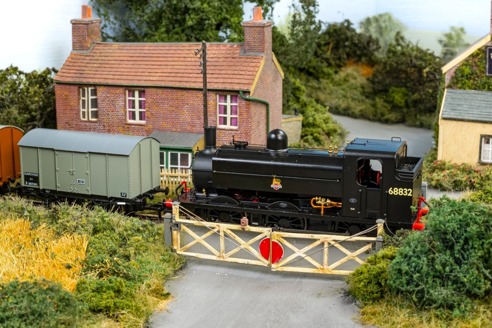 Rapido 958009 LNER J52/2 No. 68832 BR Black Early Crest - OO GAUGE