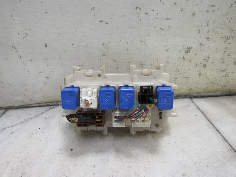 2010 NISSAN MAXIMA CABIN FUSE BOX - Image 2 of 2