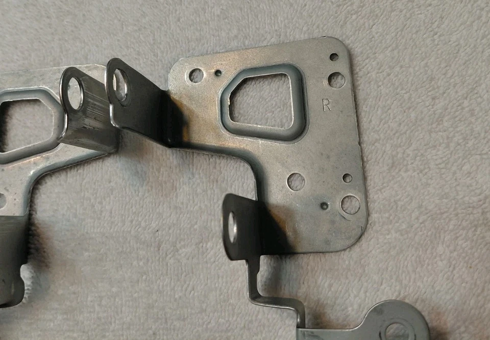 Soportes de montaje estéreo de radio Toyota Highlander 2001-2007 OEM Foto 3 de 4