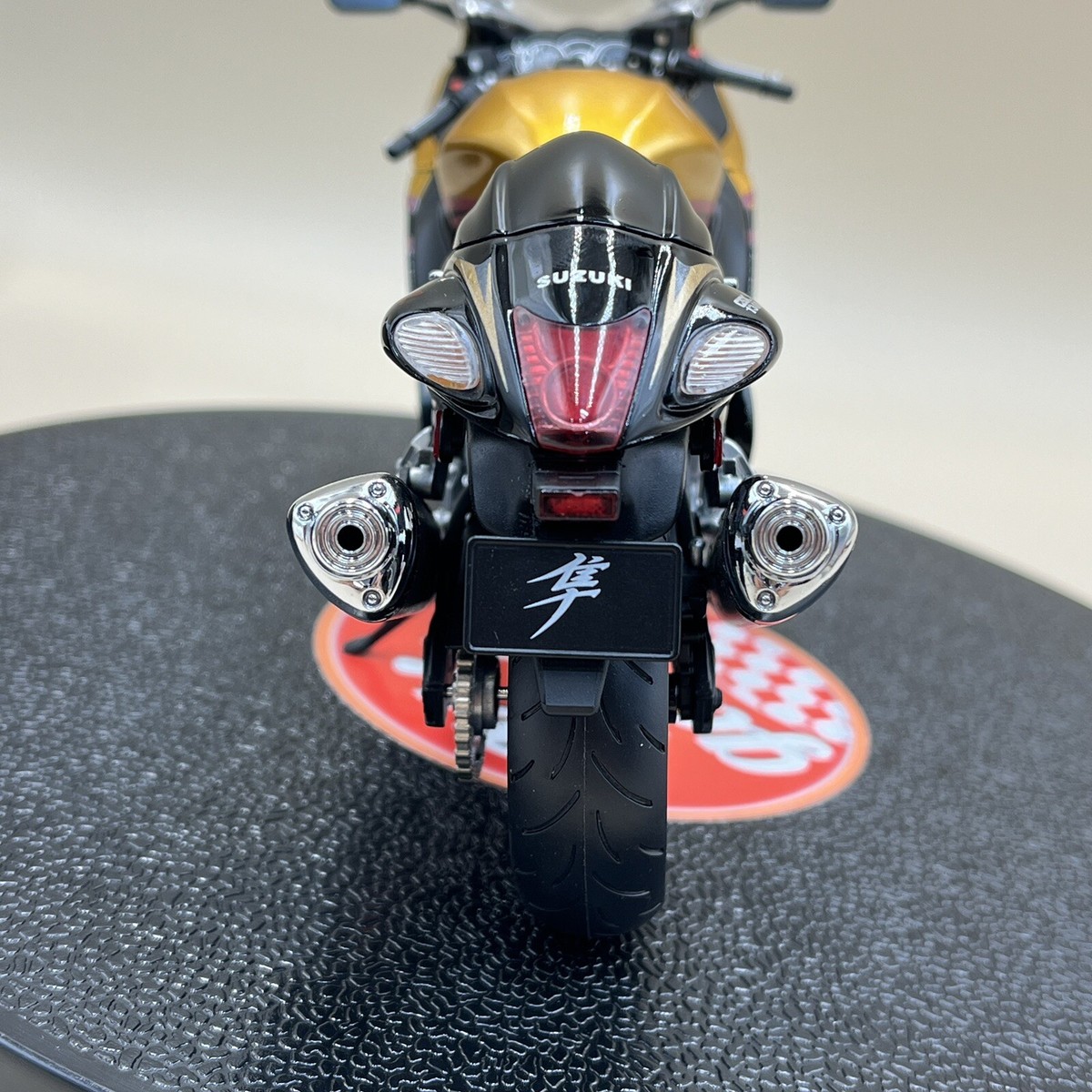 WIT's 1/12 SUZUKI GSX 1300R HAYABUSA Gold Black Diecast WIT's 1/12 SUZUKI GSX 1300R HAYABUSA Gold Black Diecast