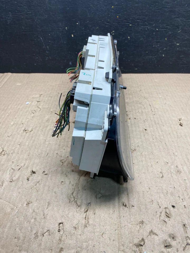 2000 to 2002 Ford Expedition Speedometer Instrument Gauge Cluster N2614 PS - Image 4 of 4