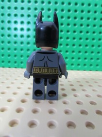 Batman Lego - Gray Suit, Gold Belt, Cape, Authentic Minifigure Legos 76012 NM