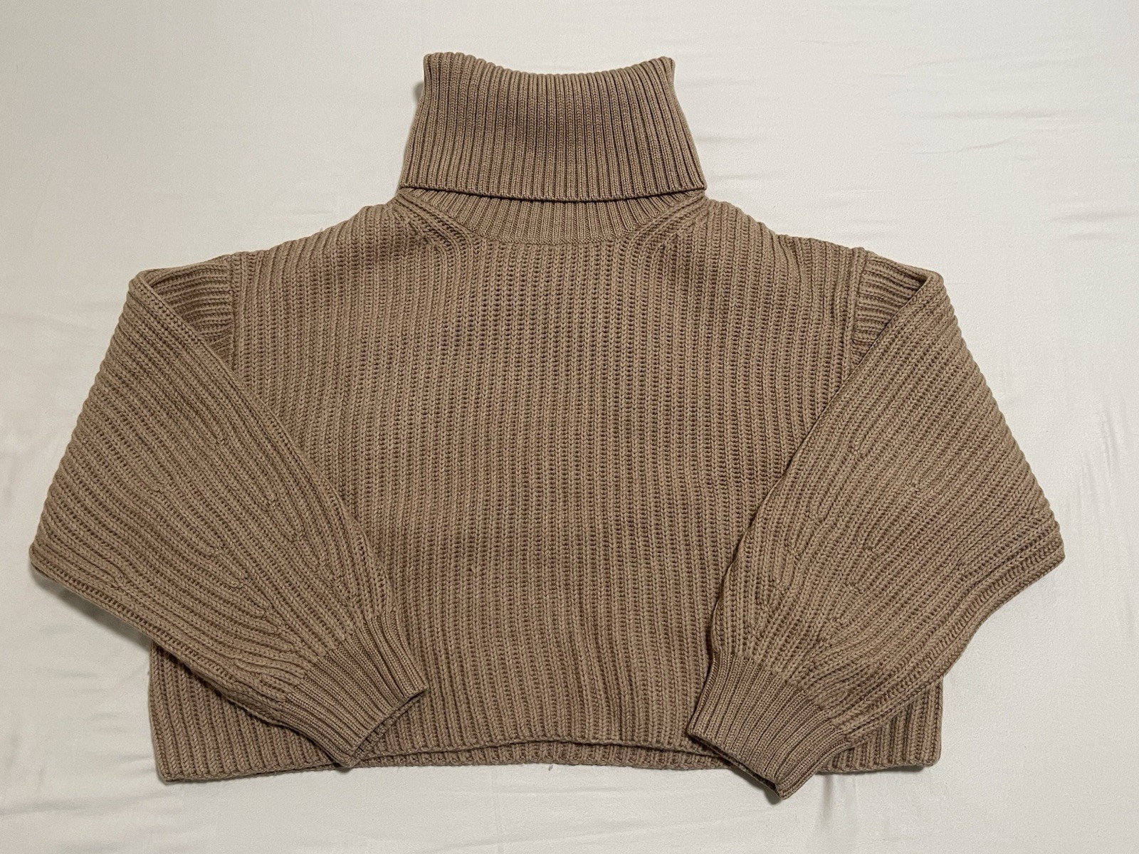Aritzia Babaton Cropped Turtleneck 100% Merino Wool Sweater SIZE M