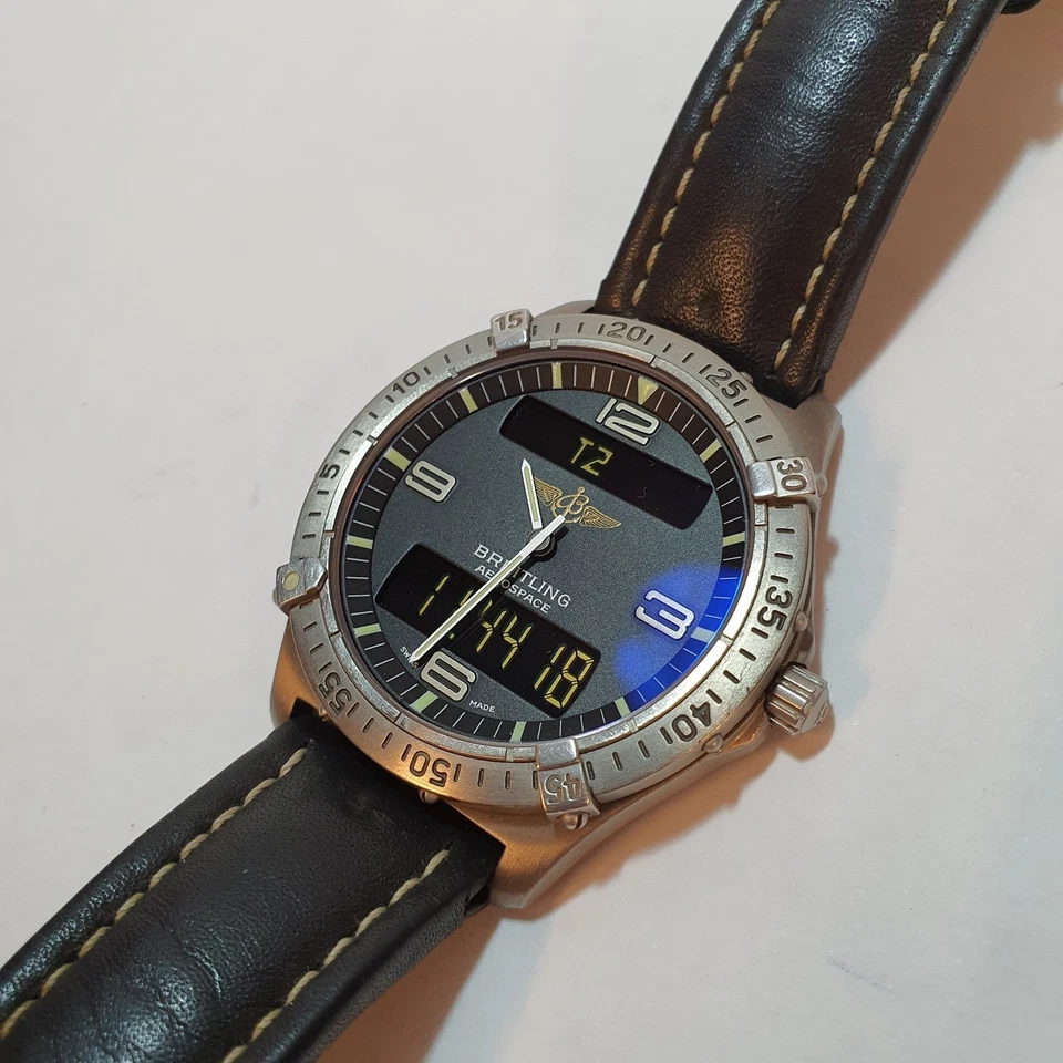 BREITLING AEROSPACE TITANIUM WATCH E 56062  SWISS MADE EXCELLENT CONDITION  - image 3 of 4
