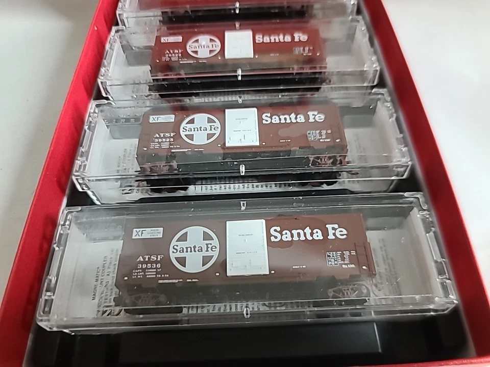 NiB Micro Trains 40' ATSF Santa Fe 4 Boxcar Runner Pack Food Loading N Scale 102 - Image 2 of 4