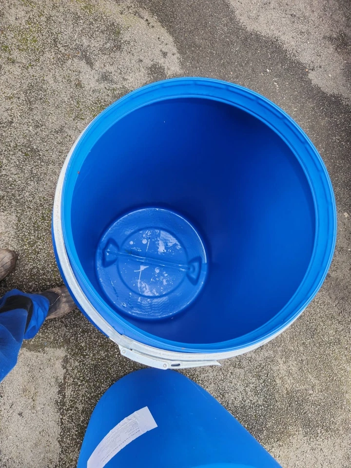 290 LTRS PLASTIC BARRELS DRUM FOR SHIPPING WITH LID AND LOCKING RING OR CLAP TOP - Image 4 of 4