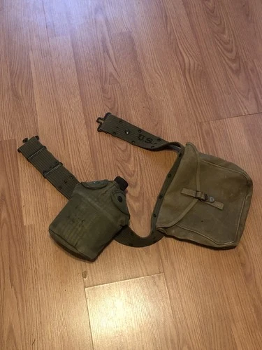 Vintage Military WWI/ WW2 U.S. Army Green Cover Water Canteen Belt & Bag