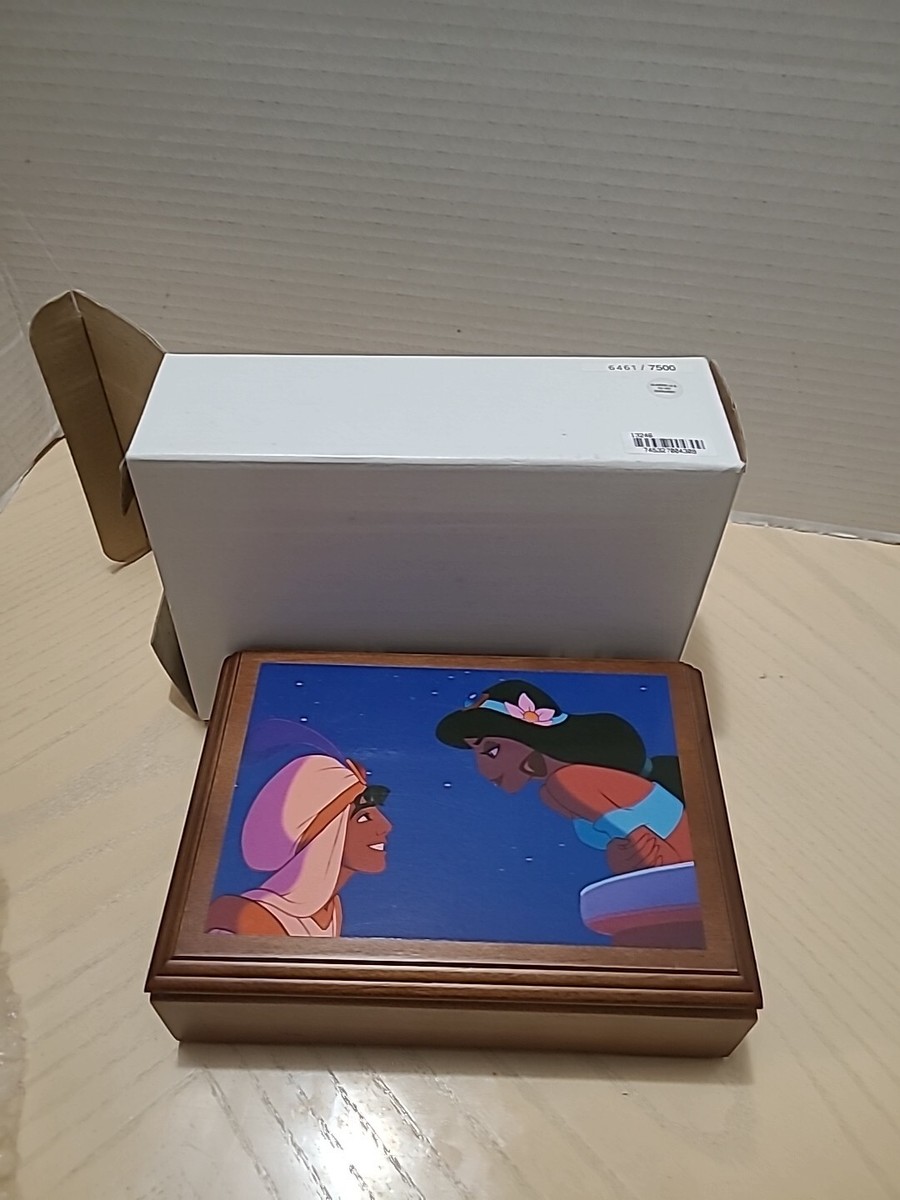 Disney Aladdin and Jasmin Music Box Watch Collectors Club  display picture 2