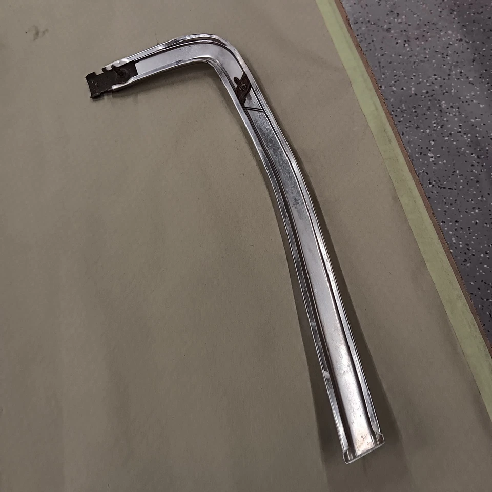 Chevrolet El Camino GMC Sprint LH 1973-77 OEM USADO GUARDABARROS DELANTERO SUPERIOR MOLDURA Foto 3 de 4