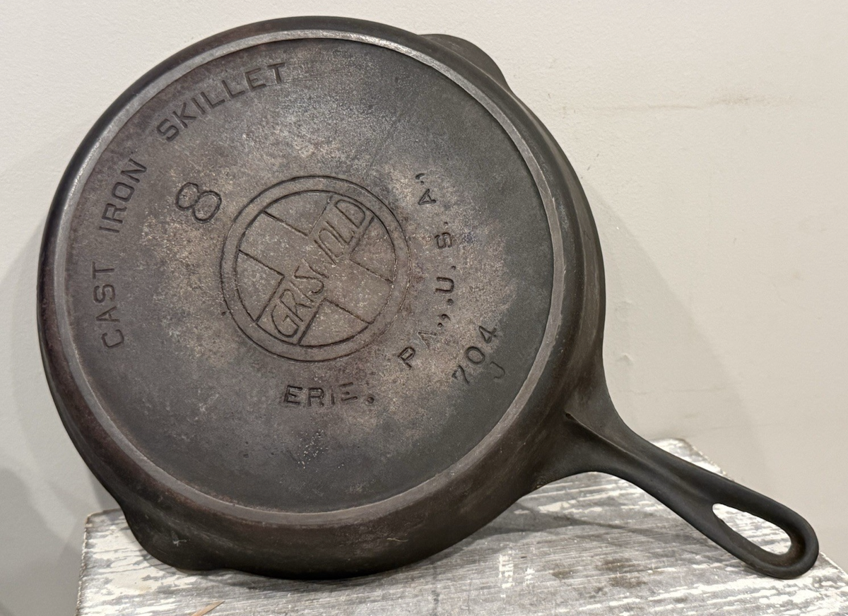 シャープあい　ホーリートレド Griswold #8 Cast Iron Skillet 704J Large Slant Logo Heat Ring Flat
