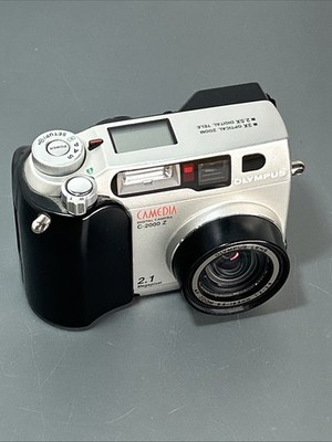 Olympus CAMEDIA C-2000 Zoom 2.1MP Digital Camera - Black & Metallic silver WORKS