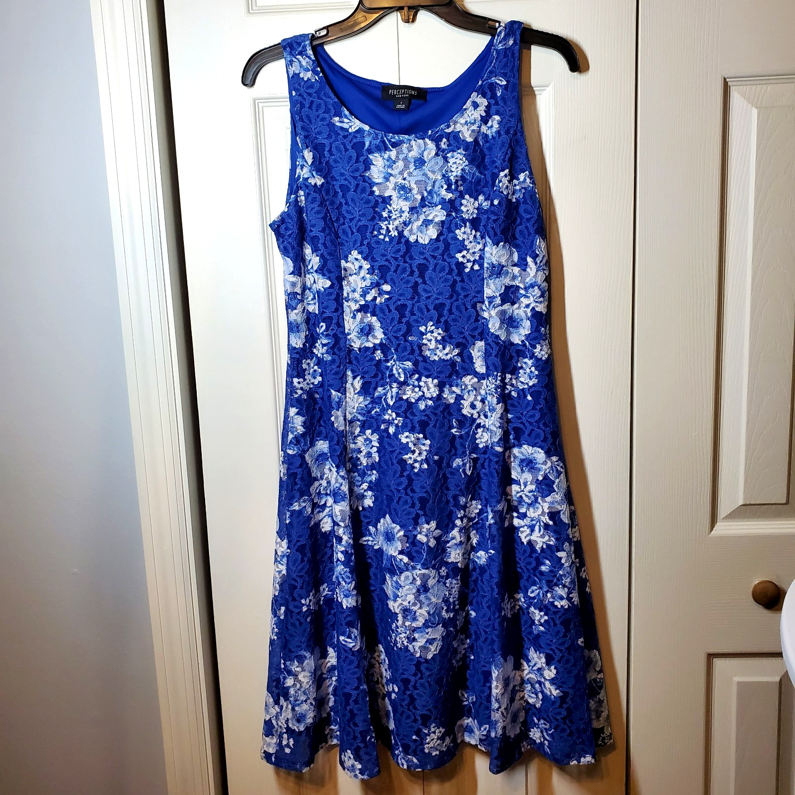 Perceptions New York Women’s Floral Lace Sleeveless Dress Navy/White Lined Small