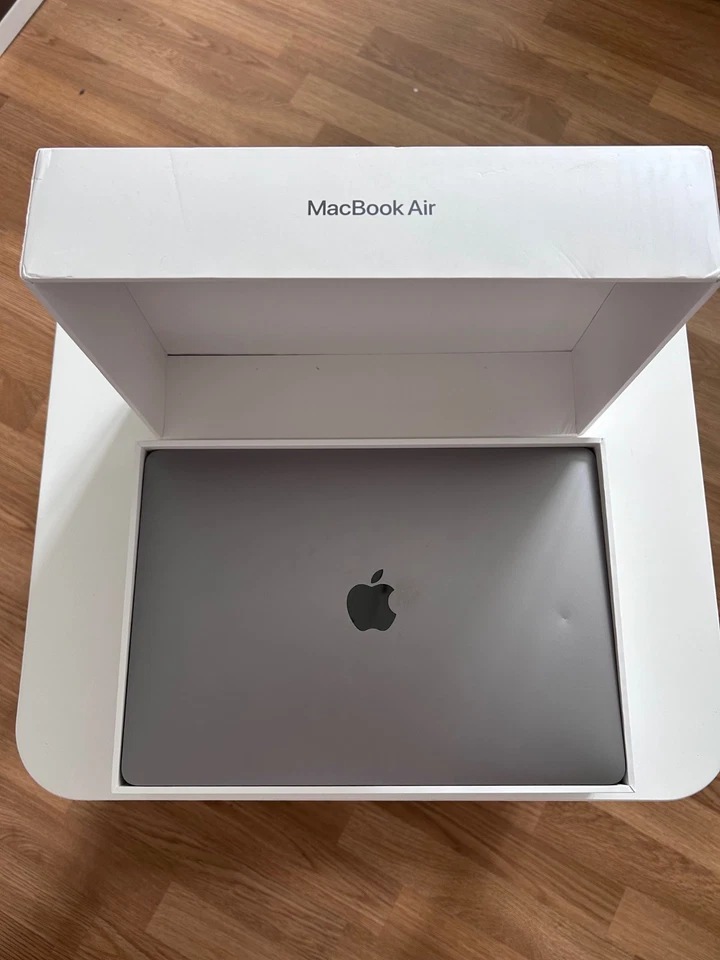 Apple MacBook Air 13 Zoll (256GB SSD, i3, 8GB) Laptop - Space Grau - Bild 2 von 4