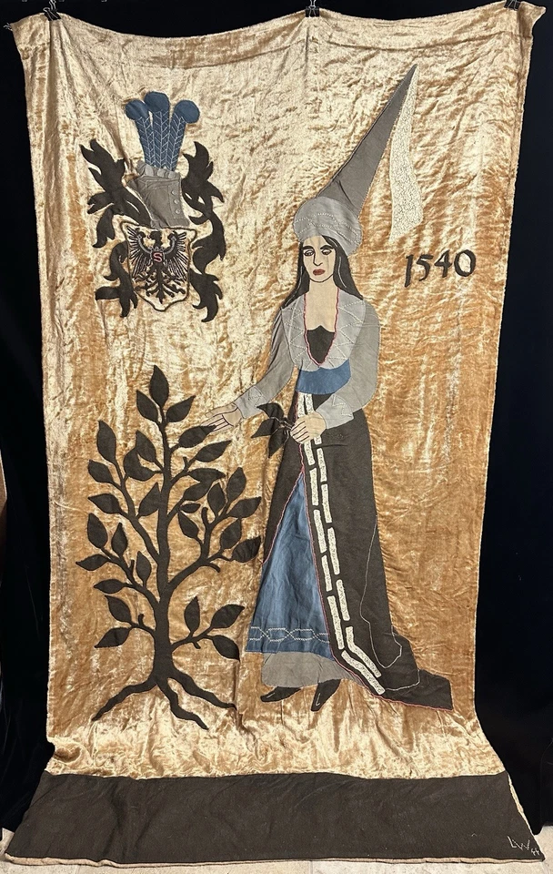 Casco de caballero vintage hecho a mano tapiz colgante de pared mujer medieval escudo de águila Foto 2 de 4