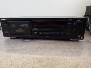 Sony TC K679ES 3 Head Closed Loop Cassette Deck PARTS OR REPAIR ONLY