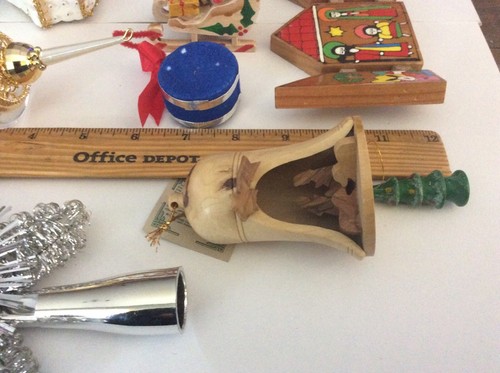 LOT OF 8 VINTAGE CHRISTMAS ORNAMENTS STAR TOP OLIVE WOOD NATIVITY WOOD SLED - Picture 7 of 8