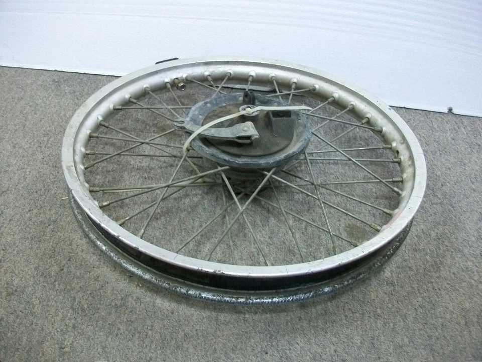 ¡Bonito! Honda CR80 1980 rueda delantera y placa de freno CR 80 Elsinore AHRMA recta Foto 4 de 4