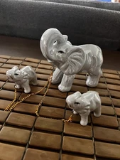Vtg Iridescent Porcelain Mom & Baby Elephants Artmark Japan Tusk Up Gold Chains