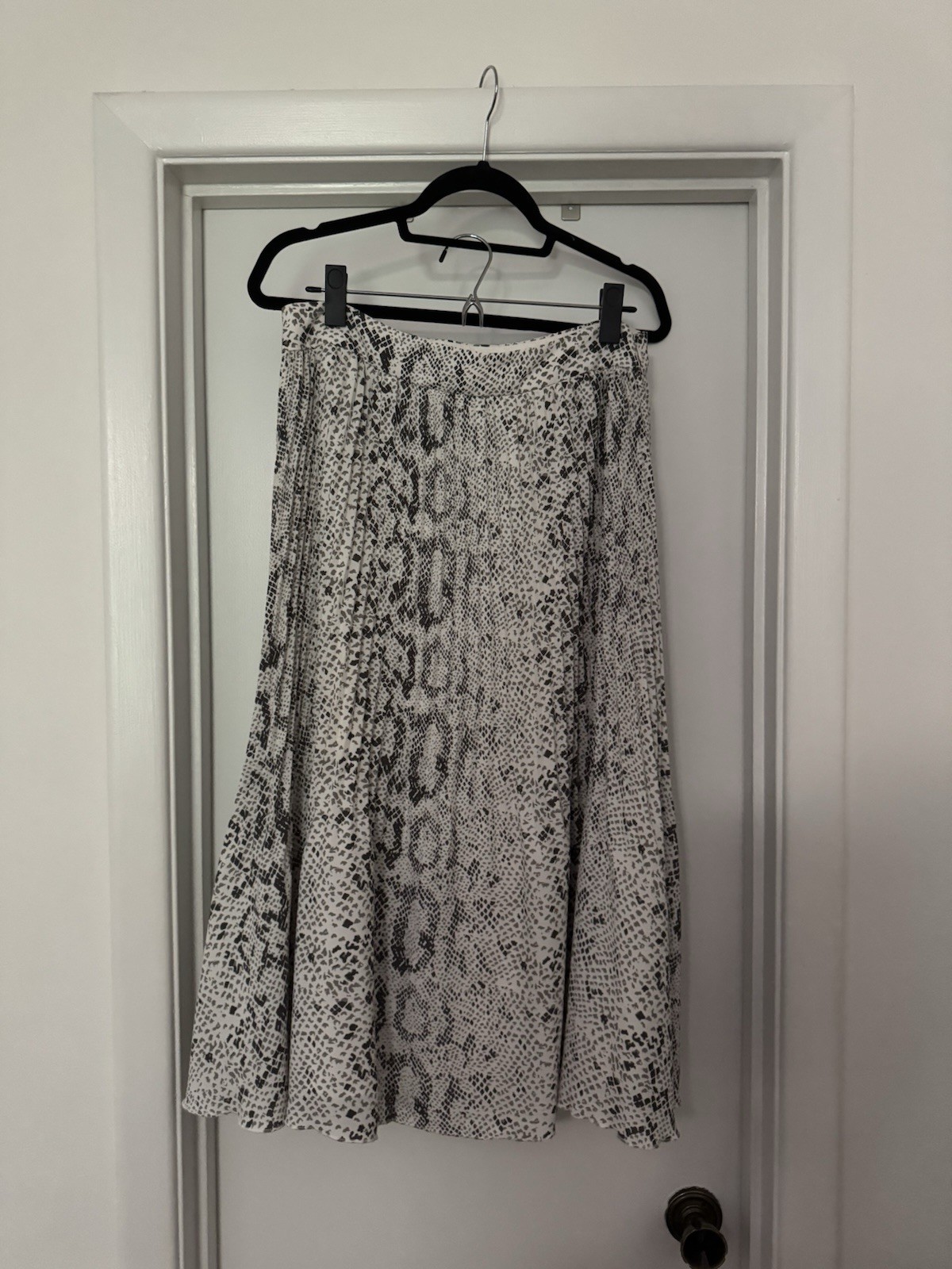 J Crew Women’s Snake Print Pleated Skirt Size 8